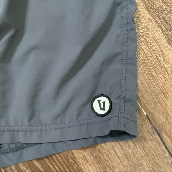 Vuori Mens kore gray lined drawstring shorts M - Picture 2 of 9